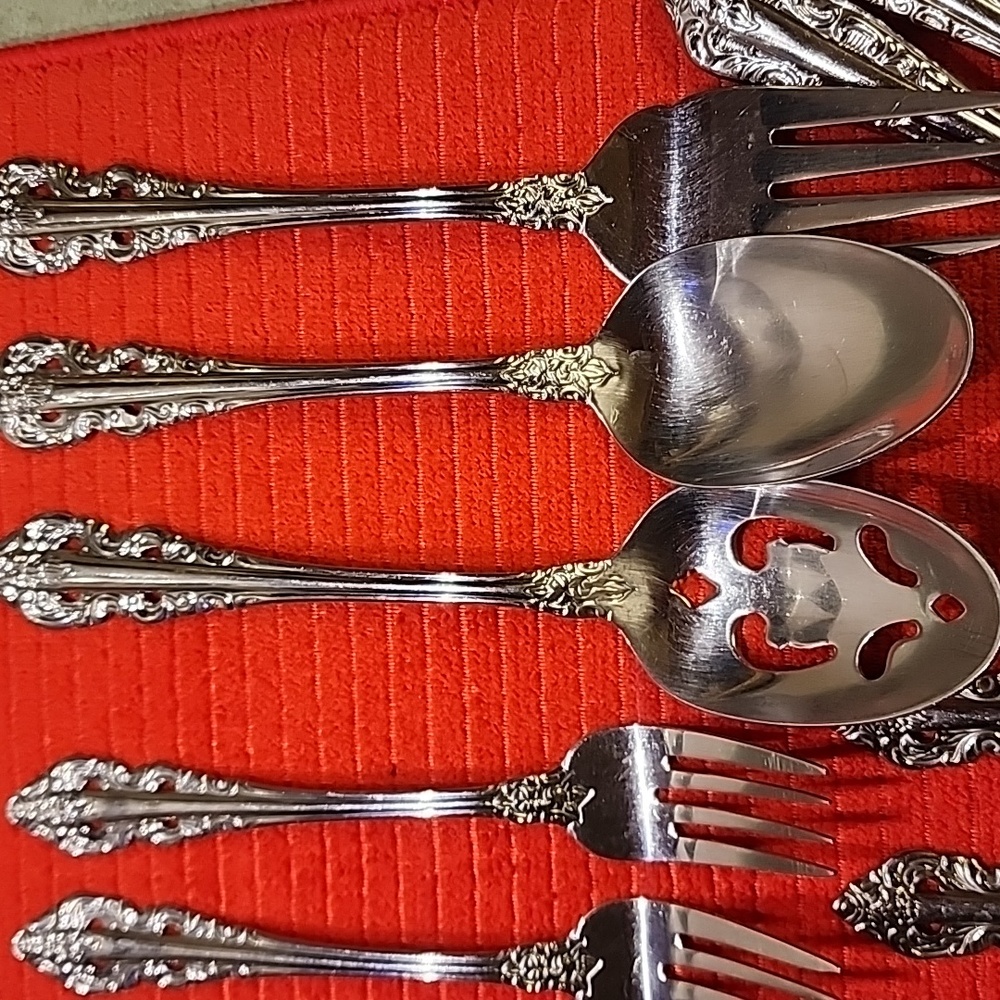 Wallace Set 18/10 Stainless Steel Flatware 27 Piece - Picture 2 of 6